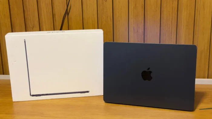 MacBook Air M2, 8GB RAM, 256GB SSD - COM CAIXA