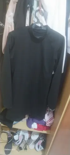 Vestido ligado manga longa de gola