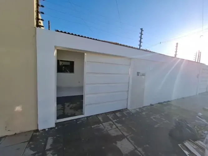 Casa com 3 quartos no Padre Cícero, disponível para aluguel.