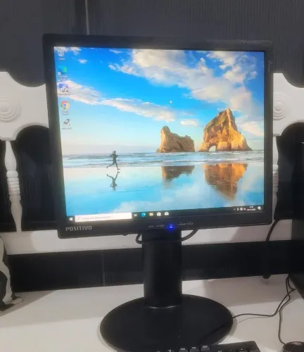 Monitor 17 polegadas Positivo, perfeito estado. 