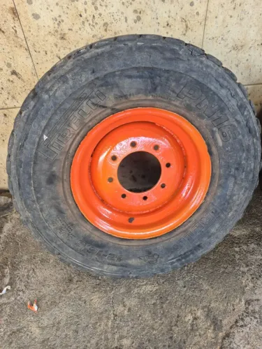 Roda + Pneu Dianteiro CASE 580M 4x2