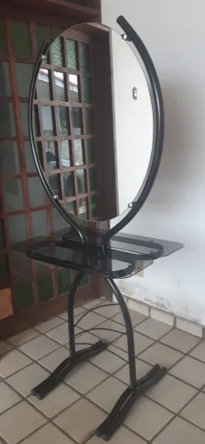 Móvel com espelho 