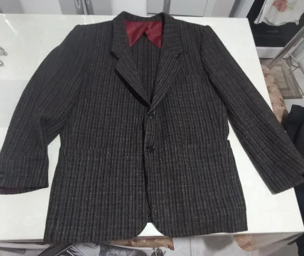 Um Blazer xadrez marrom com preto usado marca next