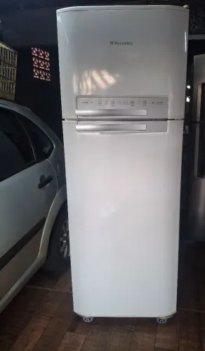 Vendo geladeira Electrolux frost free