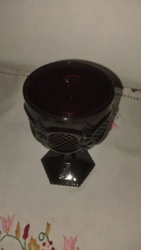 Antigo cálice em vidrão
