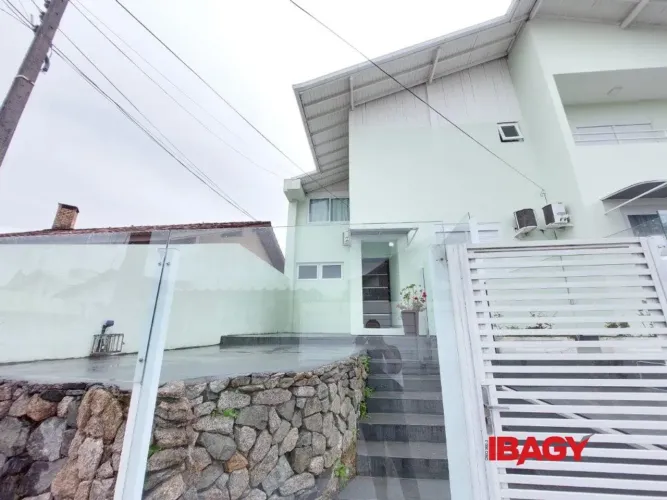 Excelente Apartamento 2 dormitório(s) em Itacorubi - Florianópolis