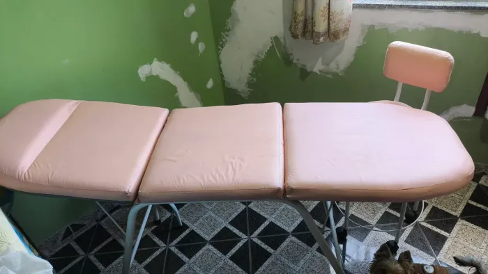 Maca Estética Rosa Dobrável/Articulada + Mocho com Rodízios
