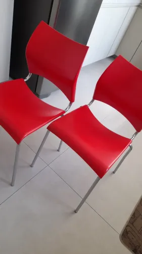 Cadeiras de polipropileno com pés em inox