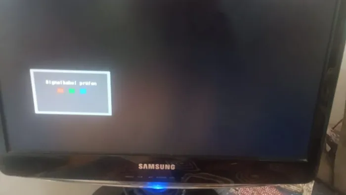 Vendo monitor usado onde: ele liga só que eu não sei como botar no menu inicial