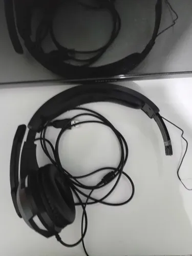 Headphones Quebrado