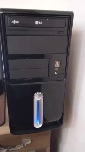 CPU i3 2120 3.3GHZ segunda geração 4 GB memória DDR3 HD 500 GIGAS WINDOWS 10 otimo