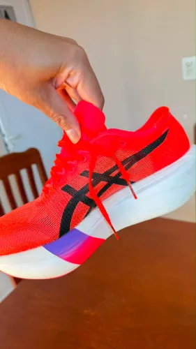 Tênis ASICS Metaspeed Sky Tokyo - Unissex - Vermelho/Preto
