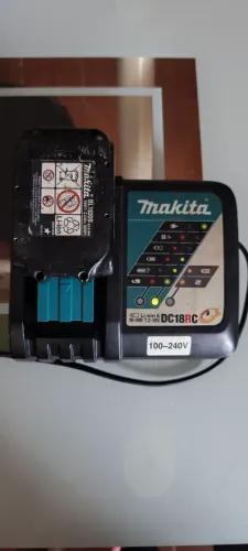 Kit Makita Original: Carregador Rápido DC18RC Bivolt + Bateria 18V 2.0Ah