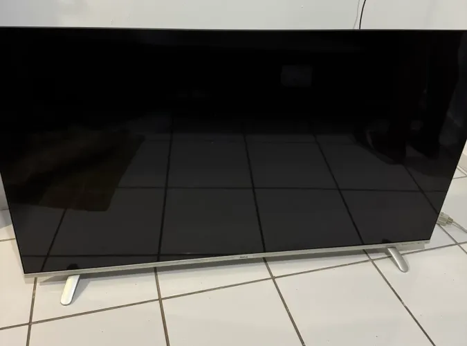 TV PHILCO 4K COM DEFEITO NA TELA
