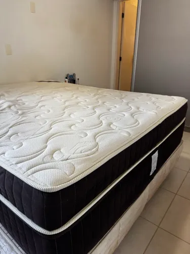 Colchão e cama box queen