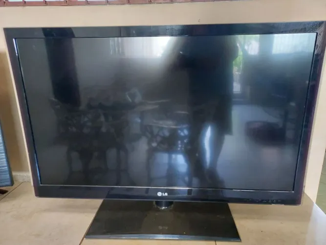 VENDE-SE TV 42L V5500 para retirada peças