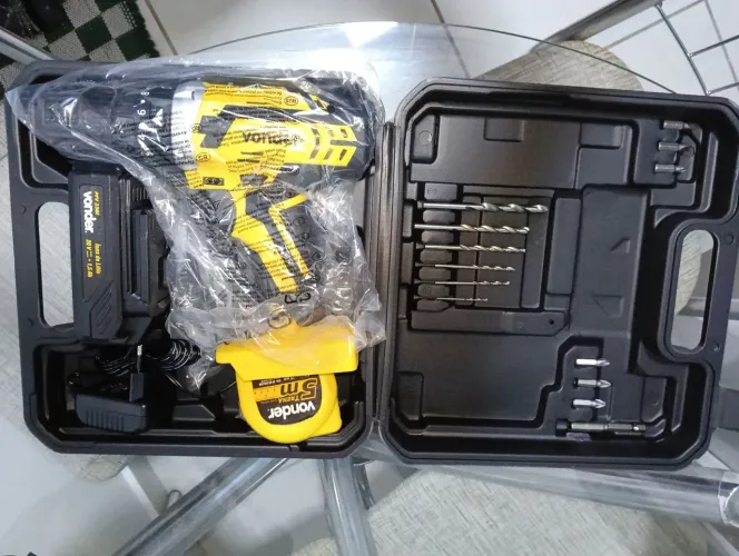 Furadeiras com impacto de 12 e 20 Vlts com baterias de lítio novas