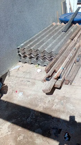 Vendo telhas caibros e ferramegens e vigotas tanque.