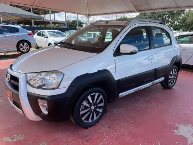Toyota Etios Cross 1.5 Flex 16V 5P Mec. 2014