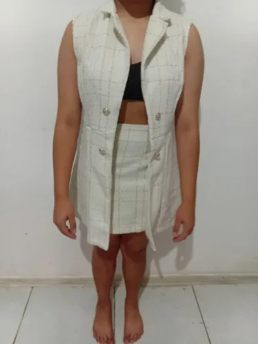 Conjunto femenino Tweed Off-White Colete Alongado E Saia Curta Xadrez