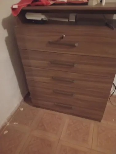 Vendo essa cômoda semi nova apenas a segunda gaveta fazer um pequeno reparo