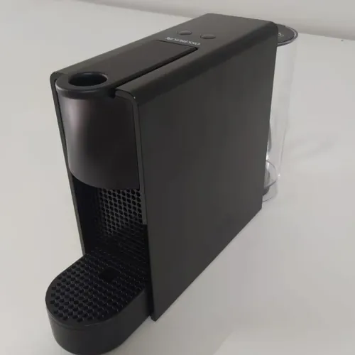 Cafeteira Nespresso Essenza Mini 