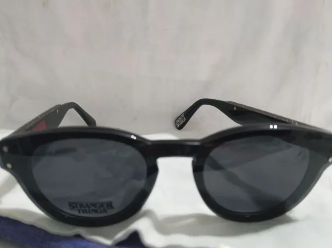 Óculos Chilli beans Stranger things,com troca de lentes.