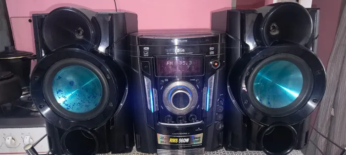 1 som Samsung 1 LG está funcionando perfeitamente e parou de sair o áudio todos os dois