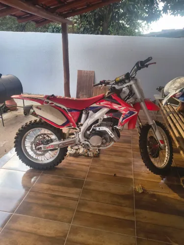 Moto braba de trilha