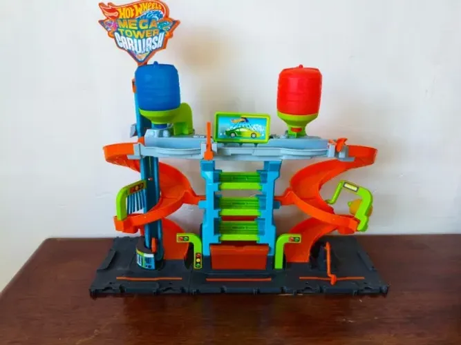 Pista Hot Wheels City Lava-Rápido Mega Torre