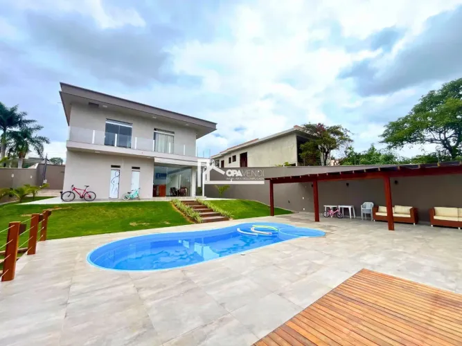 Casa Duplex com Piscina e Armários Planejados - BH - Trevo - 5 Quartos (2 Suítes) - 6 Vaga
