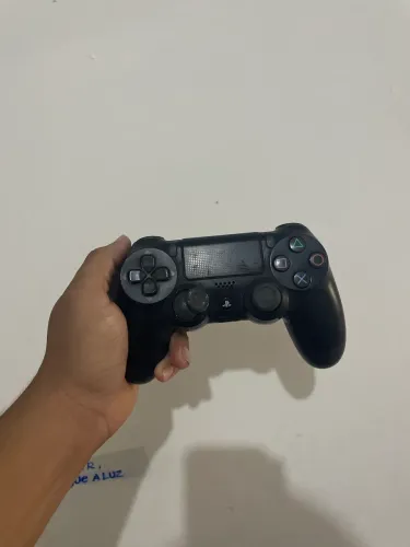 Vendo controle de ps4 com analógico quebrado 