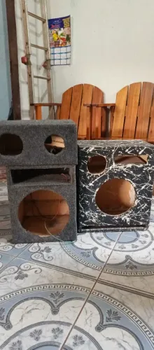 Caixas de som incompleta 