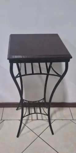  Hack em Ferro com tampos em Imbuia para TV e 