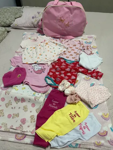 Lote de roupa mais bolsa bebê menina