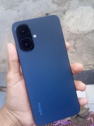 Celular Enfinix semi-novo a venda , ótimo desempenho funcionando normalmente 