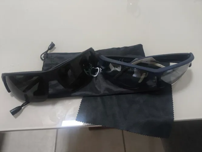 Dois óculos originais ( DEBOA )