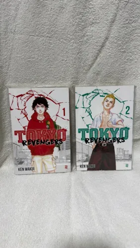 Tokyo Revengers: Ótimo estado de conservação, volumes 1 e 2 com todos os brindes.