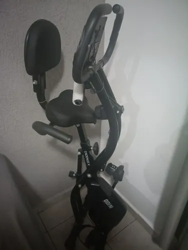 Bicicleta Ergométrica Vertical Dobrável Cadence X Odin Fit preta