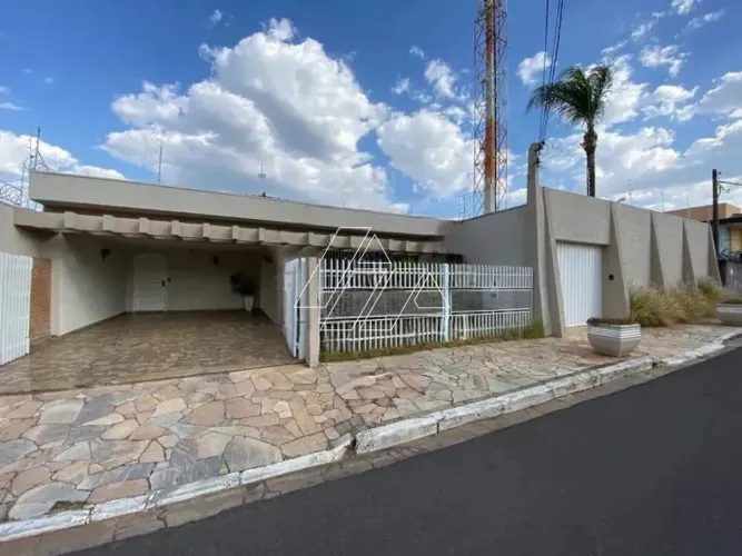 Casa com 4 suítes, 8 banheiros e 7 vagas no Alto Cafezal, Marília