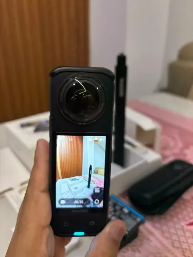 Insta360 X4 8K 360° Impecável - 2 Baterias + Bastão Original + Case