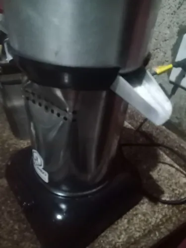 Espremedor de frutas industrial bivolt 