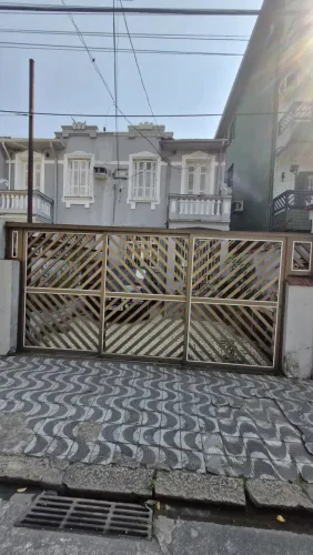 Imóvel para aluguel possui 200 metros quadrados com 3 quartos em Vila Belmiro - Santos - S
