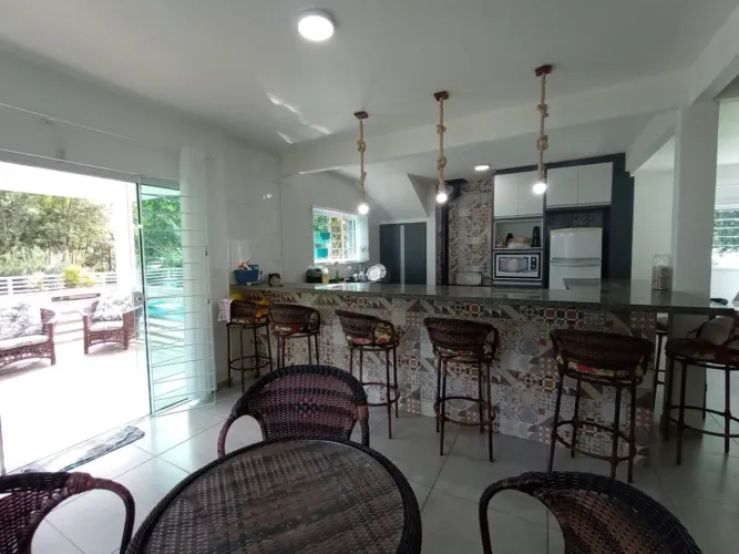 Belíssimo sítio para viver, receber ou investir, em Santo Amaro da Imperatriz, a 45 min de