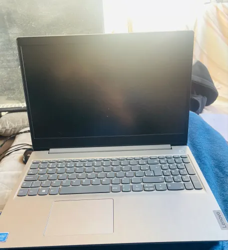 Notebook Lenovo IdeaPad 3 15IGL05 com Defeito - Para Peças