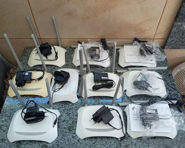 Vendo lote com 10 roteadores TP-Link todos funcionando e pronto para uso sendo 4 novos.