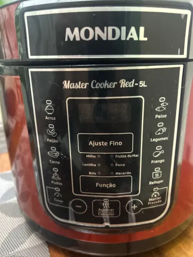 Panela elétrica em perfeito estado! Por motivo de viagem!
