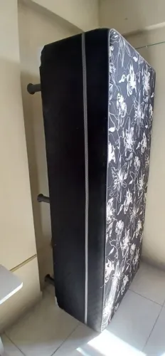 Cama de solteiro Bok em perfeito estado.
