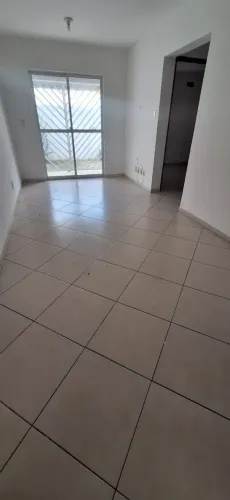 Apto de 2 quartos c/ projetados, 80m², térreo c/ área privativa, no Cristo.