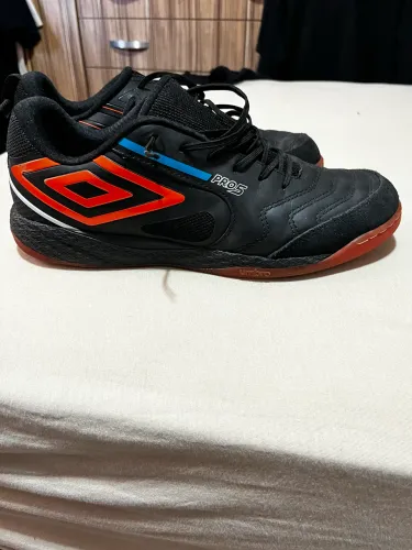 Chuteira Umbro pro 5 bump